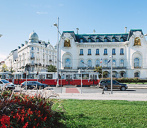 Schwarzenbergplatz mit Oeffi